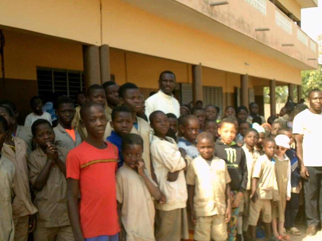 fondation heloise charruau ecole Saint Joseph Alfa Kpara beninIMG  WA