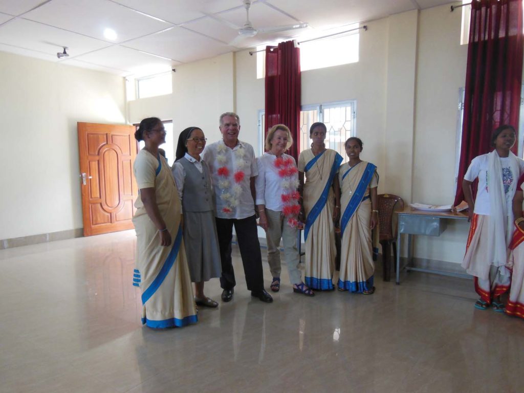 Michelle Claude Castellano en visite au Heloise hall Inde
