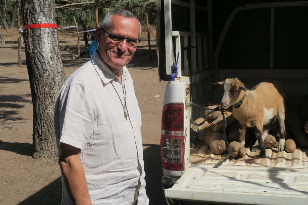 Henri dAvezac diacre du diocäse dAire et de Dax BÇnin