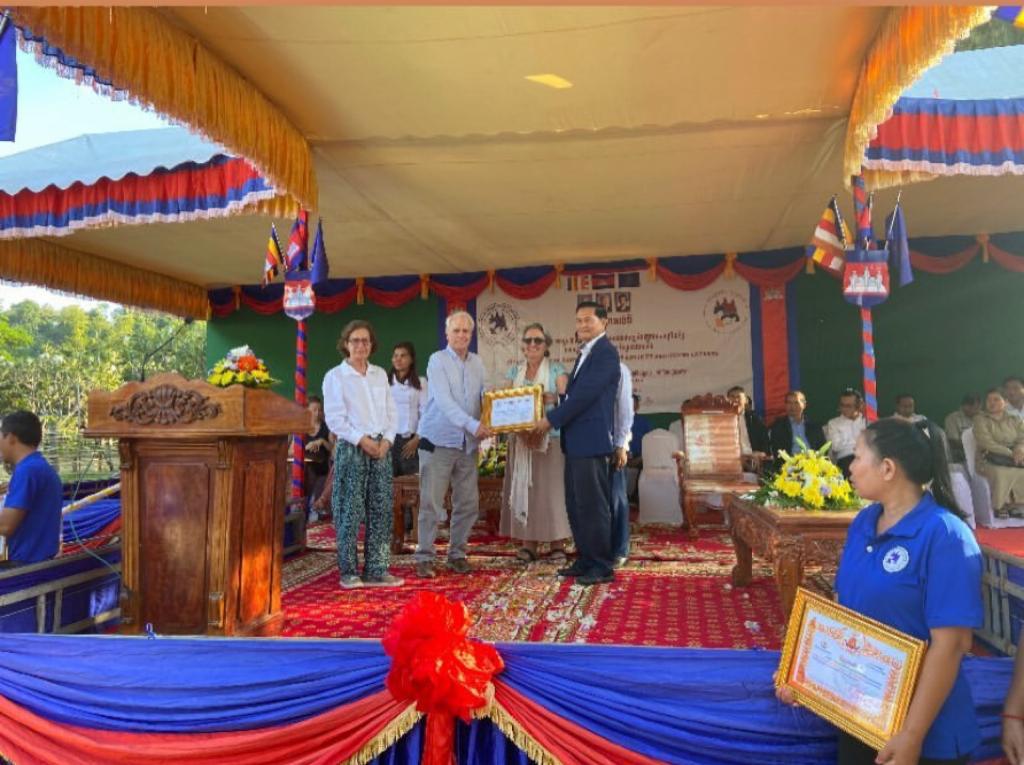 remise certificat de reconnaissance a la Fondation Heloise Charruau